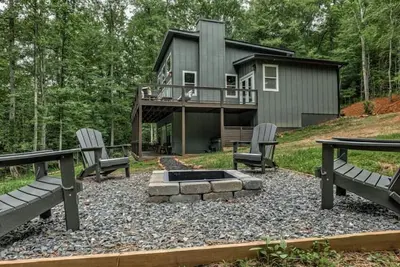 Image de Hidden Haven - Arcade Games | Hot Tub | 10 Acre Property with Pond