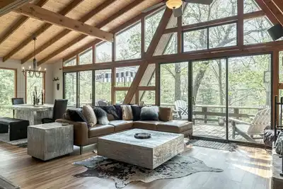 Image de Hideaway Lake Chalet