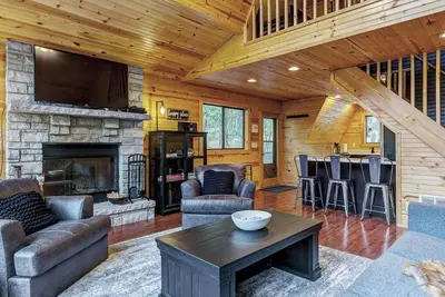 Image de Waterside Cottage w/ Hot Tub by StayLage