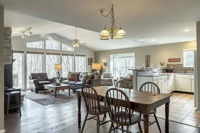 Image de Innsbrook Woodland View Home