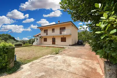 Image de Apartment 2361\/116562 (Istria - Muntic), 10000m from the beach