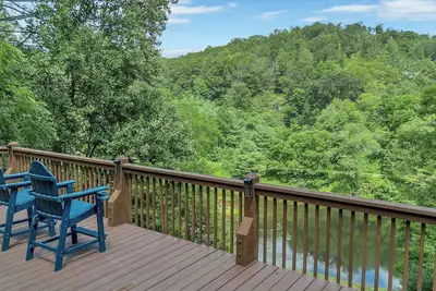 Image de Bear Haven w/ Fire pit + Community Pond Access + Pool Table + Dog Friendly + More