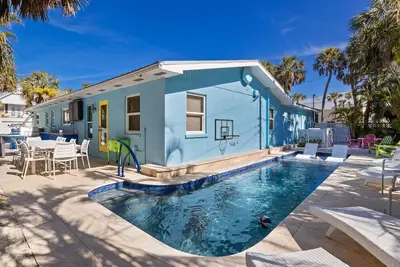 Image de Sapphire Gulf: 5 houses to Gulf! Pool, Putting Green by Anna Maria Life Vacation Rentals