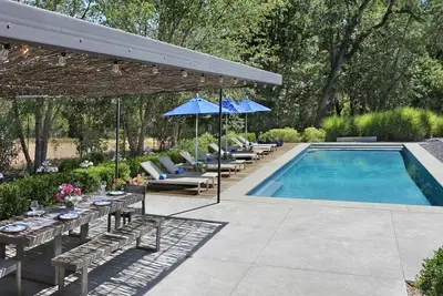 Image de Sonoma Valley Retreat. Luxurious secluded wine country estate