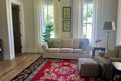 Image de Beautiful Barron Suite in Barron-Hobbs Historic Home