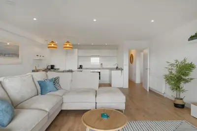 Image de Modern Apartment, Balcony w\/ Sea Views & Parking