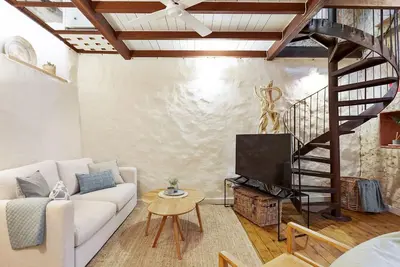 Image de Belle maison en pierre avec terrasse privative