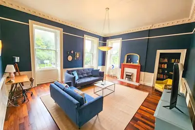 Image de Spacious 2 Bedroom Apartment in the heart of New Town