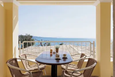 Image de Salt & Sun by Konnect - TwoBedroom Seaview Apartment, Kaminaki Beach