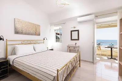 Image de Salt & Sun by Konnect - OneBedroom Seaview Apartment, Kaminaki Beach