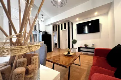 Image de Allure Suite 1 Modern Downtown Comfort. Walk to all the major sights of Athens.