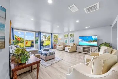 Image de 4br/4. 5ba Oceanfront Paradise Downstairs Duplex