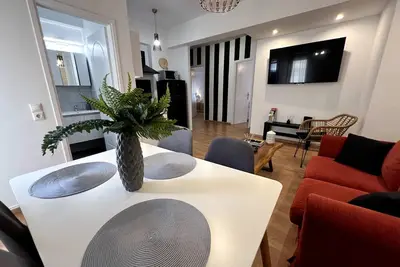 Image de Allure Suite 2 Modern Downtown Comfort. Walk to all the major sights of Athens.
