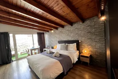 Image de Allure Studio. Modern Downtown Comfort. Walk to all the major sights of Athens.