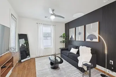 Image de Chic and Stylish 2b near Legacy West  Wi-Fi, Fitne