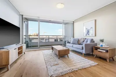 Image de 1 bedroom apartment in resort style building