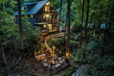 Image de 3bd 3ba Cabin, Paved Access, Creek, Hot Tub, Pool Table/Ping Pong, Cycles Ok