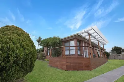Image de Hillside Estate - Cozy, Peaceful with a Water View