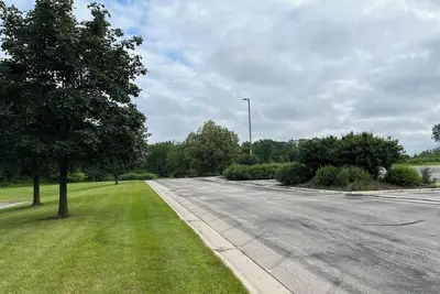 Image de Secluded parking lot available to rent for the 2025 Nfl Draft in Green Bay, Wi