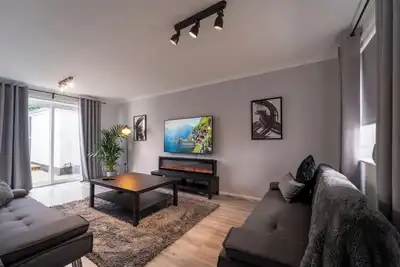 Image de Spacious 3 Bed House, 5mins to Hs2/ Nec/Airport.
