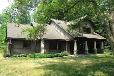 Image de 5 bedrooms steps from Burt Lake. Close to Nubs, Highlands & Cross n woods