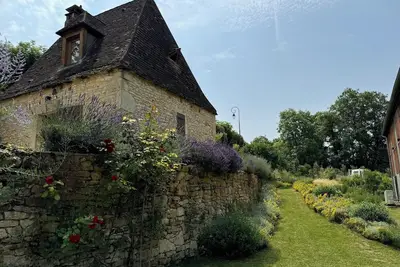 Image de Au coeur du Périgord Noir, maisonnette de caractère entièrement rénovée.