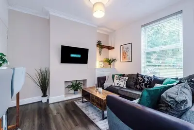 Image de Modern & Stylish house | Free parking/city centre