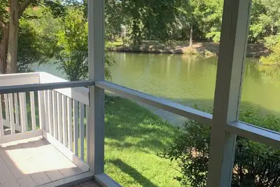 Image de Charming 3-bedroom house with a gorgeous pond view in Mt Plesant
