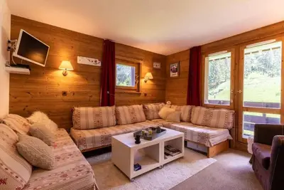 Image de À 5m des pistes de ski, 3ème étage, vue montagne, balcon, télévision, casier à ski, 35m², Valmorel