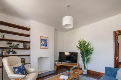 Charming & Cosy Home | Free Wi-Fi & Great Location