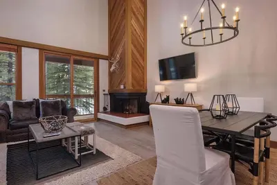 Image de Modern 2-bedroom condo in gorgeous Truckee with access to Northstar Rec Center