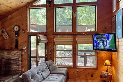 Image de 3 bedroom plus loft cabin with indoor Hot tub in Tahoe Donner, Ski Lease Only!