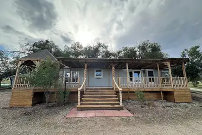 Image de Cozy Lakefront Getaway - 3 Bed, 2 Bath Retreat with Scenic Walking Path