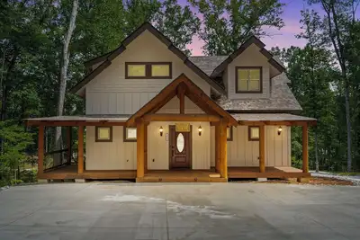 Image de New Charming family friendly 3-bedroom cabin on serene Lake Keowee with Dock