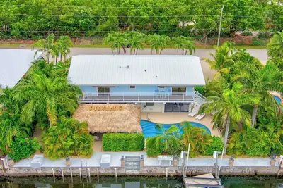 Image de P61 - 2 Bed, 2 Bath with coastal chic vibe and private pool.