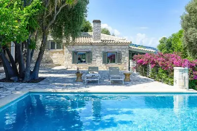 Luxurious Villa with Infinity Pool, Sea Views