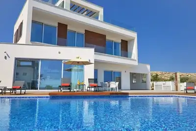 Image de Beachfront 3br Villa with Pool & Rooftop