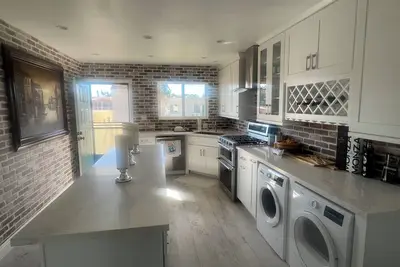 Image de Marvelous just remodeled 2 bed\/2 bath apartment fully furnished in Malibu!