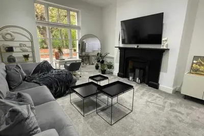 Image de Rare Find! | Near Sefton Park & Lark Lane | Free Off-Street Parking