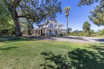 Image de Enchanting Colonial Estate in Sonoma County's Alexander Valley Wine Appellation