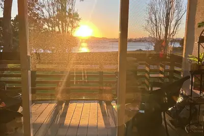 Image de Stunning Alameda Beachfront Apt. Spectacular Dtown Sf Views- Book Now on Vrbo!