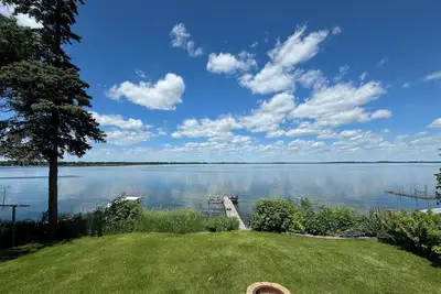 Image de Adorable 3-bedroom lake front cottage in charming Osakis