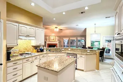 Image de Frisco Retreat: Cozy, Central & Perfect for Groups - 1 king bed & 3 queen beds