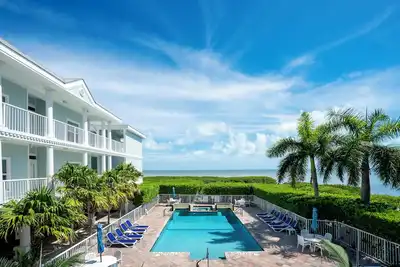 Image de Ocean Front Lower Keys on Stock Island, 3/2 luxury condo at the Ocean's Edge!