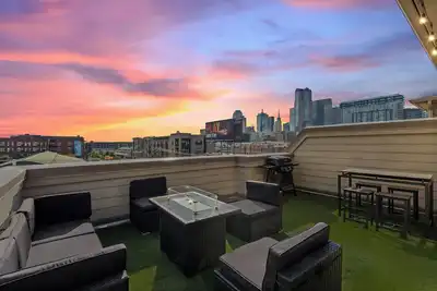 Image de 3 Bd Townhome w Rooftop Terrace & Free Parking