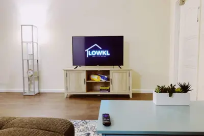 Image de Spacious Coastal 1 bedroom Apt w\/ pool & parking