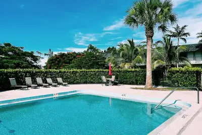 Image de Comfy & Spacious 1 Br Apt w/Pool near downtown