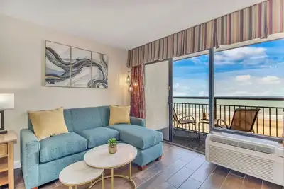 Image de Beautiful & Comfy Oceanfront Suite @ Monterey Bay!