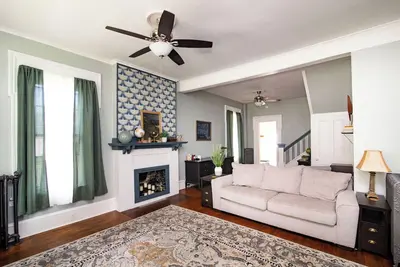 Image de Charming 2-bedroom apartment overlooking park in the Village of Watkins Glen