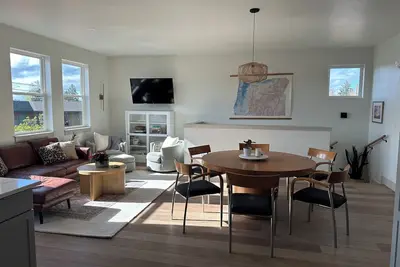 Image de Newly built, 2-bedroom loft, high desert sunsets & mountain peaks, A/C and Wifi